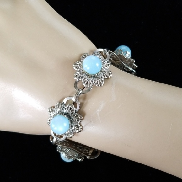 Vintage 1970s Silvertone Filigree Flower Link Bracelet - Picture 9 of 11